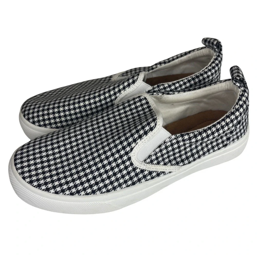Maurices slip sneakers
